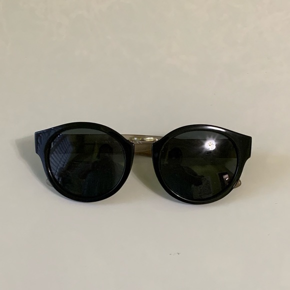 Burberry sunglasses - Picture 1 of 15